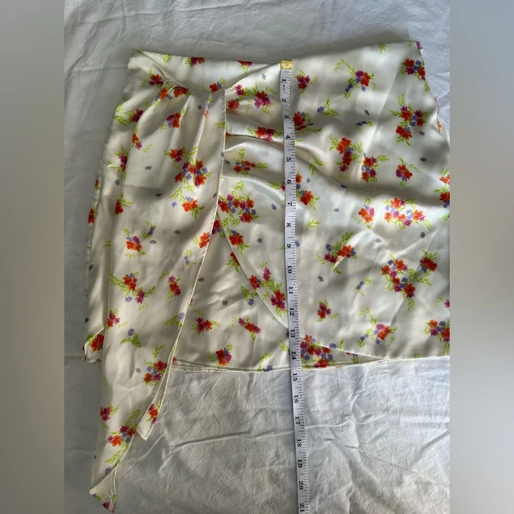 Zara Satin Ivory White Floral Wrap Mini Skirt Size Small